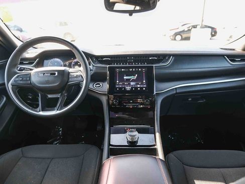 Used 2024 Jeep Grand Cherokee Laredo RWD image 13