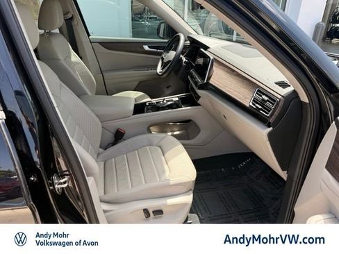 Used 2024 Volkswagen Atlas SEL AWD/4WD image 18