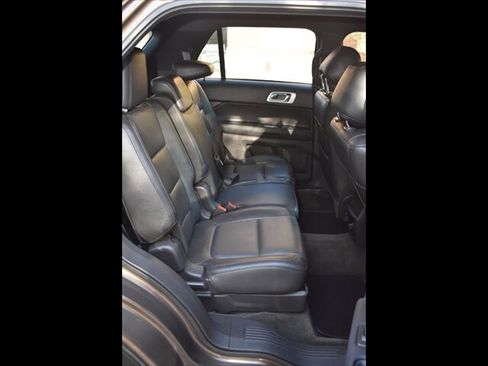 Used 2015 Ford Explorer XLT w/ Equipment Group 202A FWD image 25