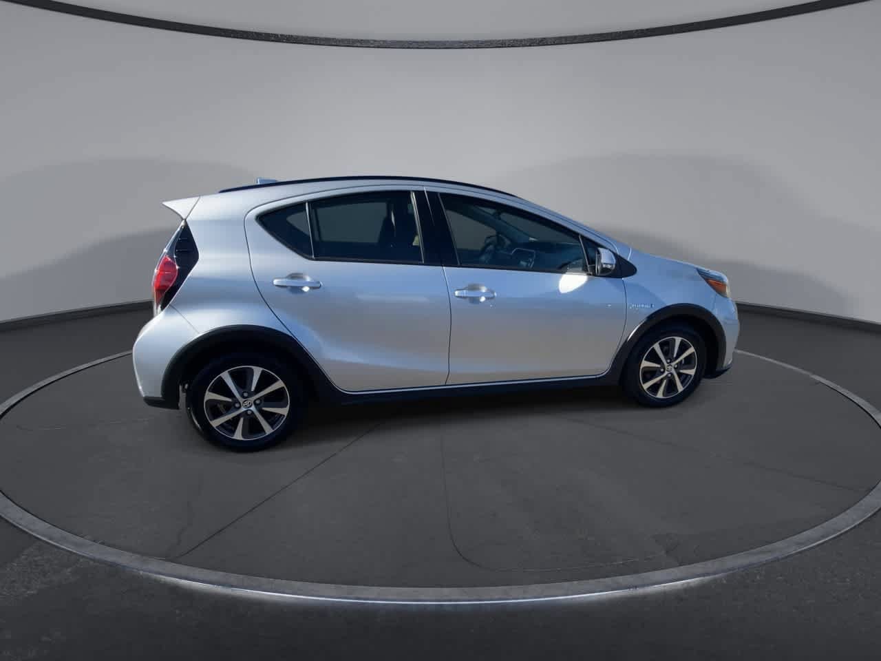 Certified 2019 Toyota Prius C FWD image 9
