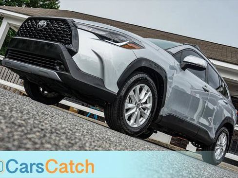 Used 2024 Toyota Corolla Cross LE FWD image 4