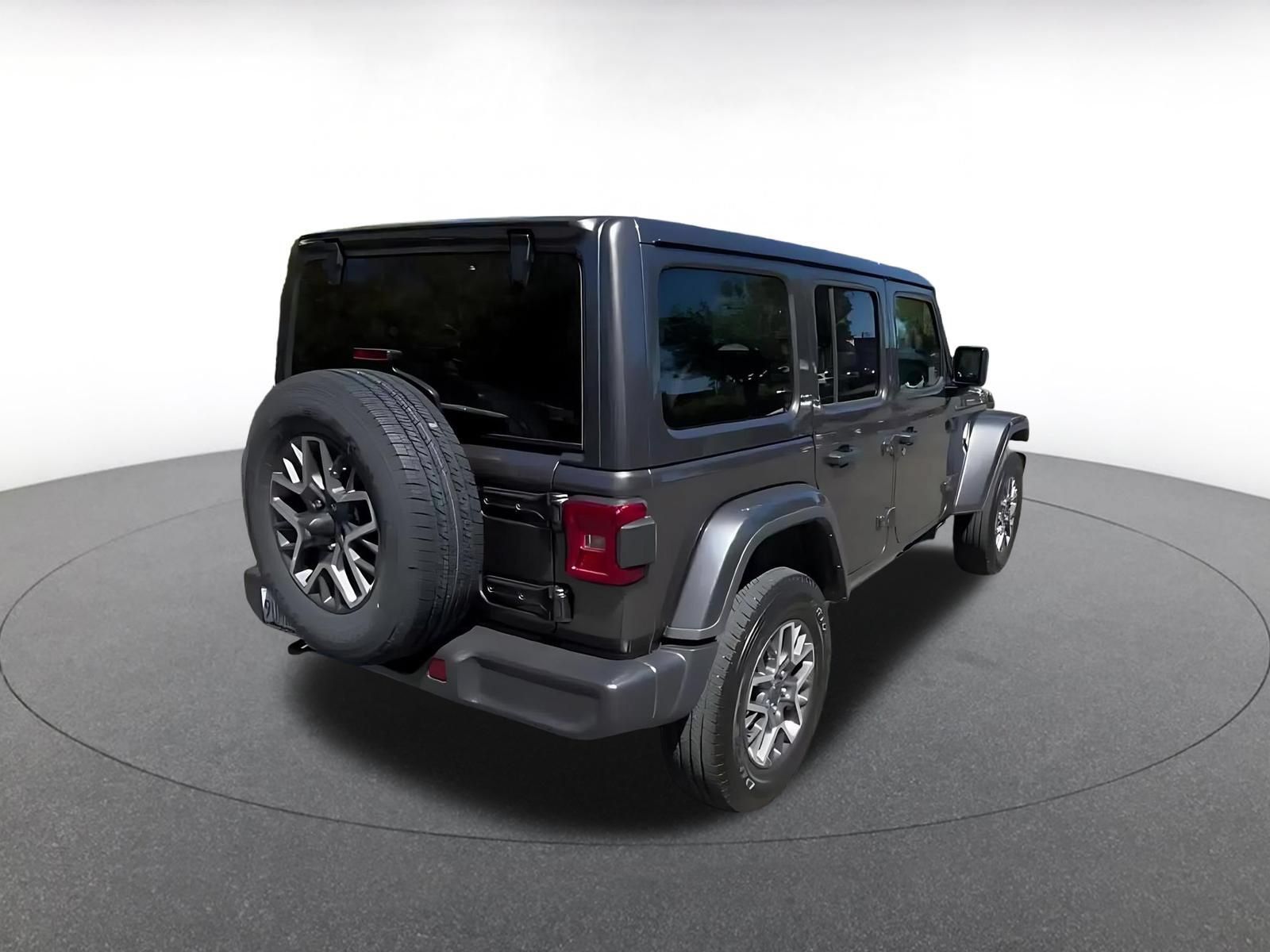 Used 2025 Jeep Wrangler Unlimited Sahara AWD/4WD image 13