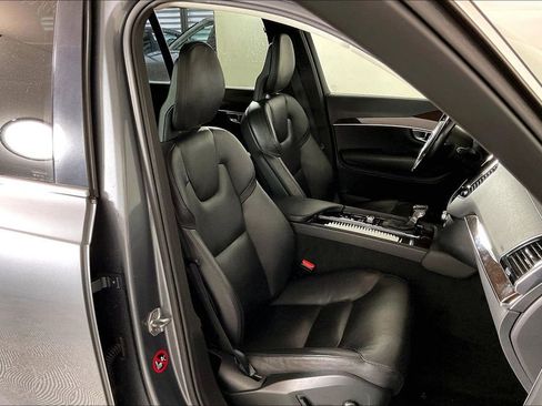 Used 2016 Volvo XC90 T6 Momentum w/ Momentum Plus Package AWD/4WD image 6