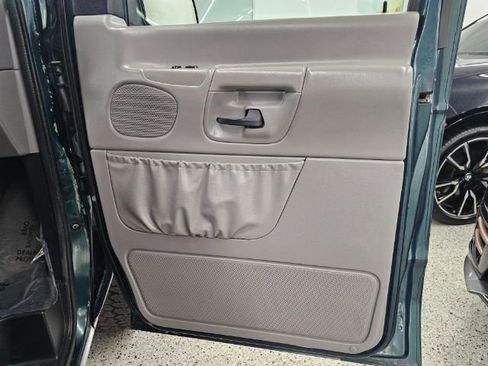 Used 2000 Ford E-150 and Econoline 150 Wagon image 21