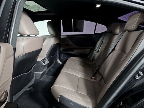 Used 2022 Lexus ES 300h w/ Premium Package image 11