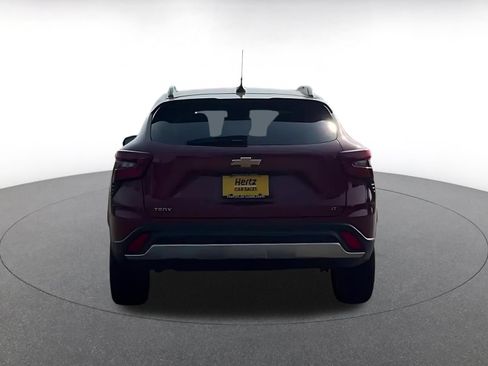 Used 2025 Chevrolet Trax LT w/ LT Convenience Package FWD image 12