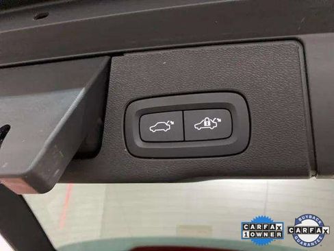 Used 2023 Volvo XC60 B5 Plus image 8