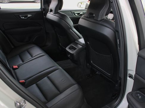 Used 2020 Volvo V60 T5 Momentum w/ Protection Package Premier image 22