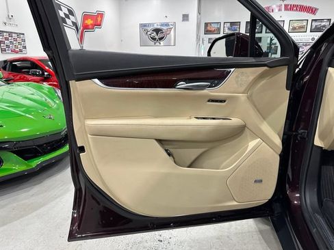 Used 2018 Cadillac XT5 Luxury w/ Driver Awareness Package FWD image 24