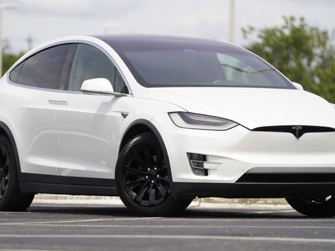 Used 2020 Tesla Model X Long Range AWD/4WD image 2