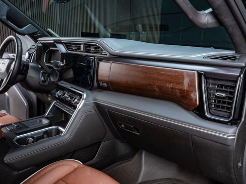 Used 2025 GMC Sierra 2500 Denali Ultimate image 18