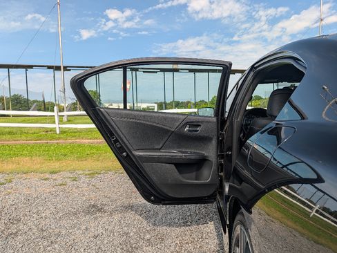 Used 2017 Honda Accord Sport image 11