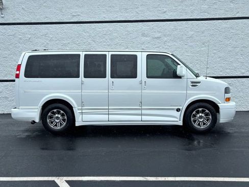 Used 2019 GMC Savana 2500 RWD image 6