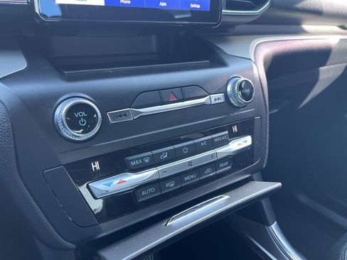 Used 2020 Ford Explorer XLT w/ Equipment Group 202A image 20
