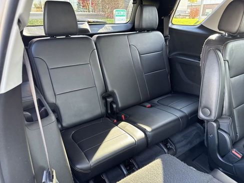 Used 2019 Chevrolet Traverse LT w/ LT Premium Package image 24