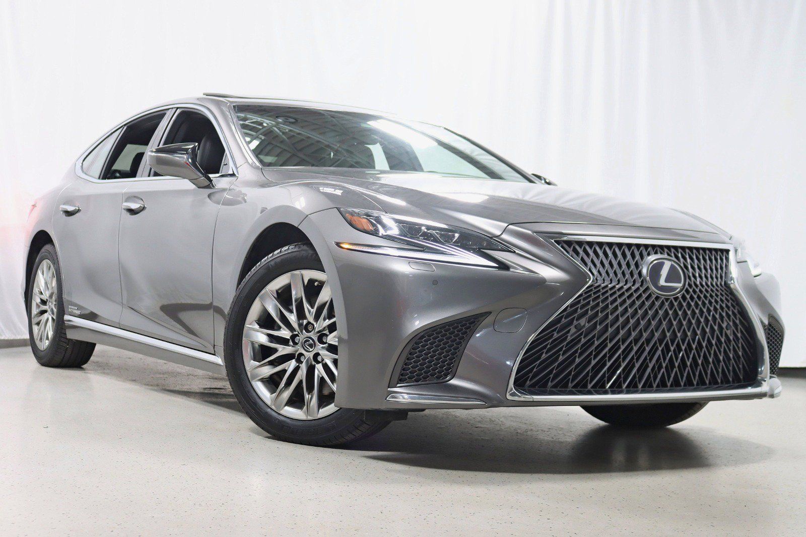 Used 2018 Lexus LS 500h AWD w/ Accessory Package (Z2) image 7