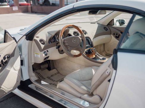 Used 2008 Mercedes-Benz SL 550 w/ P1 Pkg image 7