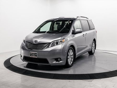 Used 2017 Toyota Sienna XLE Premium image 3