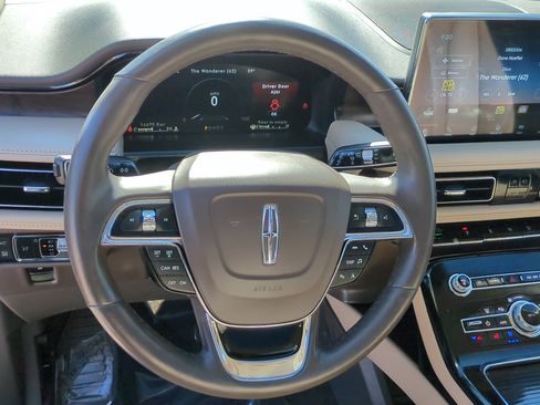 Used 2023 Lincoln Nautilus Reserve image 17