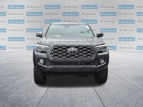 Used 2022 Toyota Tacoma TRD Off-Road image 2