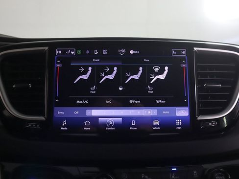 Used 2024 Chrysler Pacifica Touring-L image 44