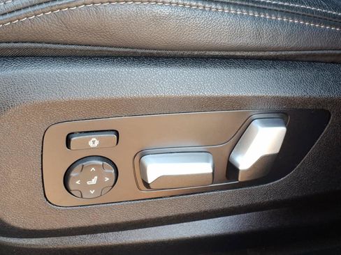 Used 2022 BMW X6 xDrive40i w/ M Sport Package AWD/4WD image 11