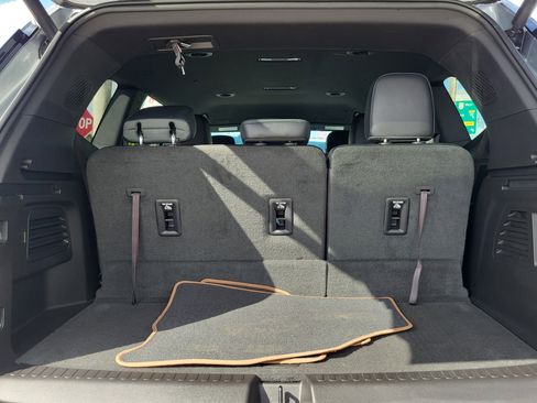 Used 2024 GMC Acadia AT4 w/ Luxury Package image 16