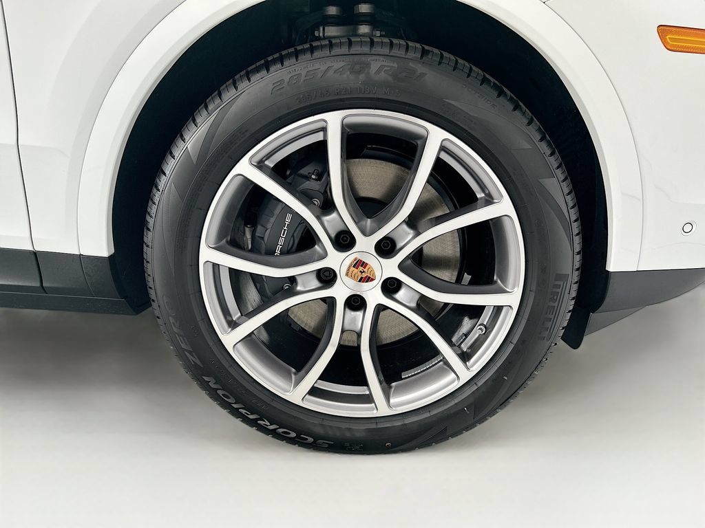 Used 2026 Porsche Cayenne AWD/4WD image 32