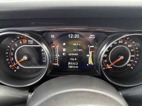 Used 2021 Jeep Wrangler Unlimited Sahara image 31