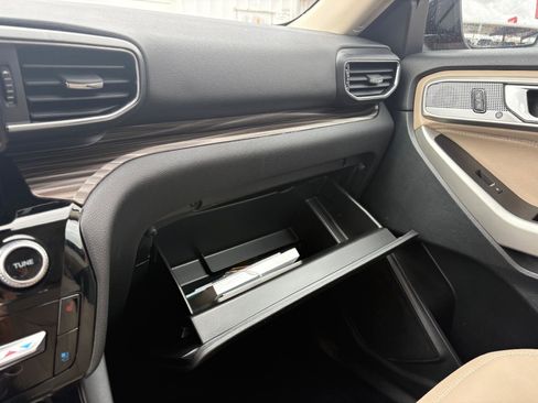 Used 2023 Ford Explorer Limited image 36