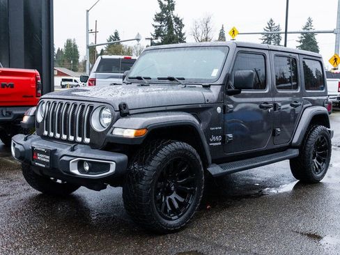 Used 2020 Jeep Wrangler Unlimited Sahara AWD/4WD image 3