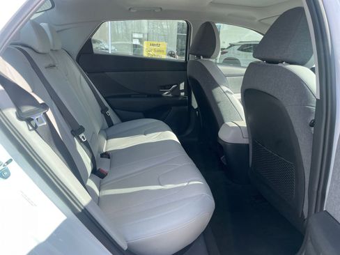 Used 2025 Hyundai Elantra Limited image 24