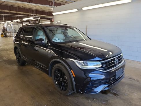 Used 2022 Volkswagen Tiguan SE R-Line image 4
