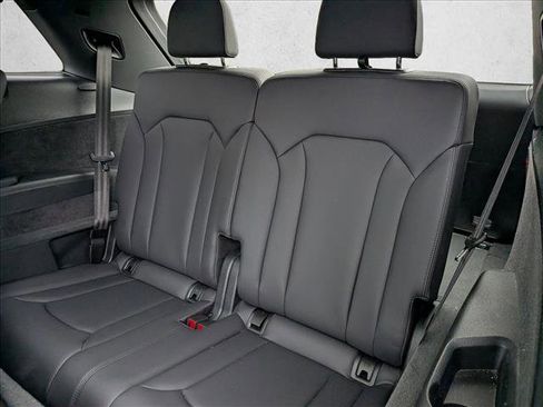 Used 2025 Audi Q7 2.0T Premium w/ Convenience Plus Package image 19