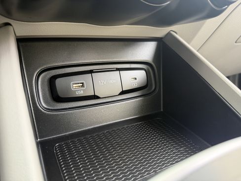 Certified 2025 Hyundai Venue SEL image 39