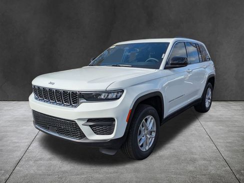 New 2025 Jeep Grand Cherokee Laredo image 8