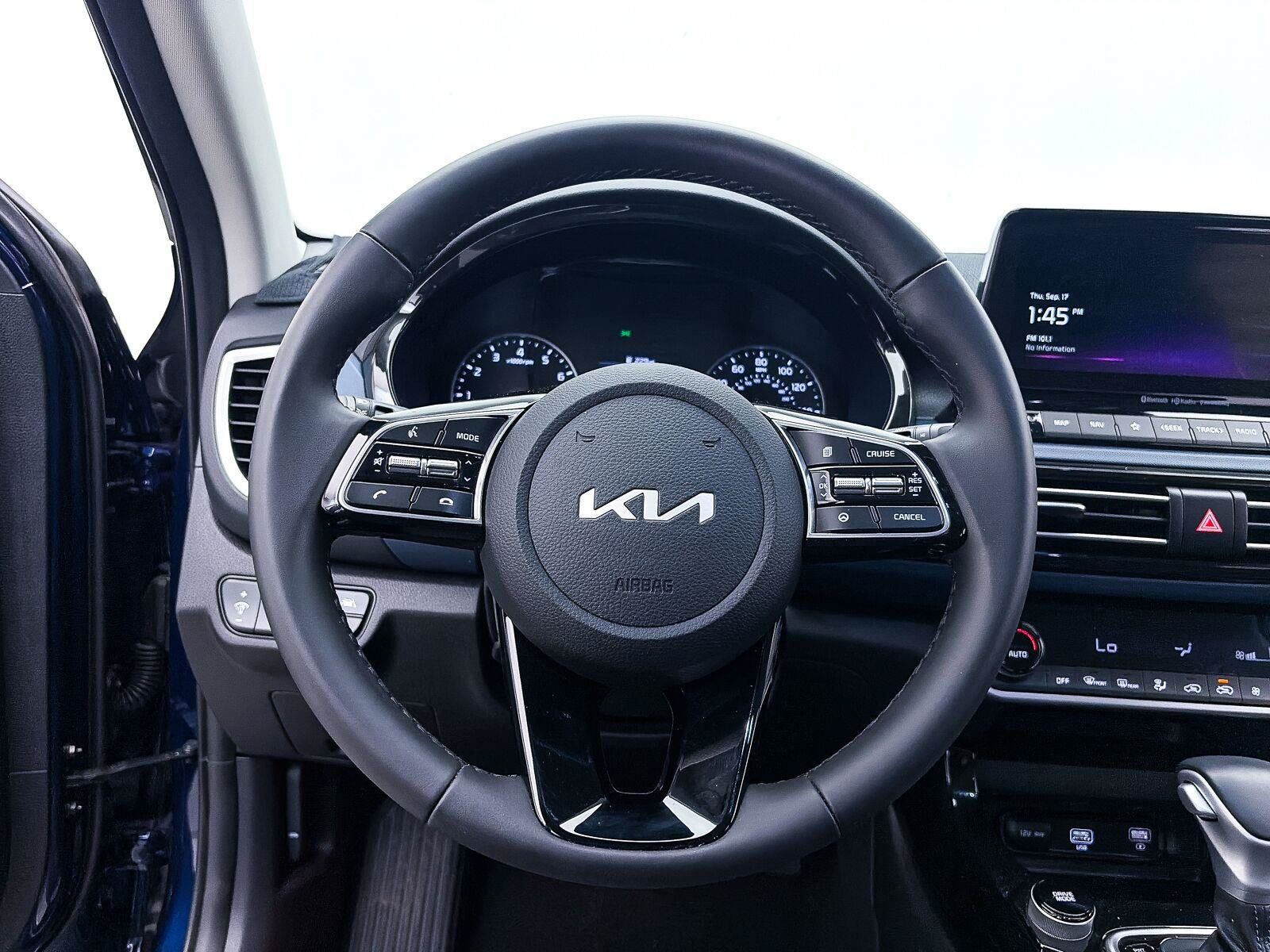 Used 2023 Kia Seltos S w/ Navigation Package FWD image 23