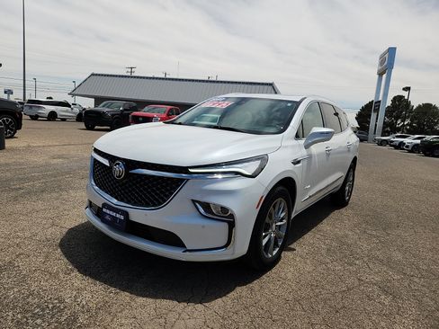Used 2022 Buick Enclave Avenir FWD image 3