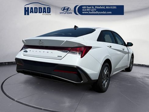 New 2026 Hyundai Elantra Hybrid FWD image 6