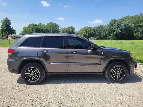 Used 2017 Jeep Grand Cherokee Trailhawk AWD/4WD image 11