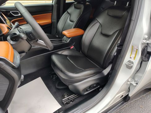 Certified 2024 Jeep Compass Limited image 16