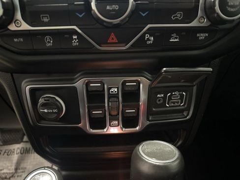 Used 2023 Jeep Gladiator Overland image 30