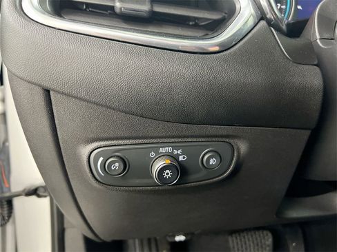 Used 2020 Chevrolet Equinox Premier image 17