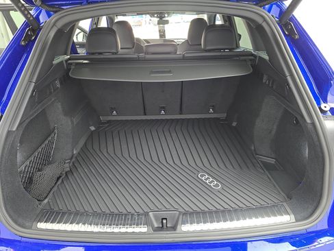 New 2025 Audi SQ5 Prestige image 12