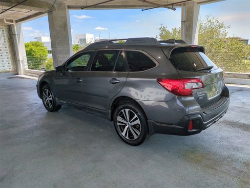 Used 2018 Subaru Outback 2.5i Limited image 7