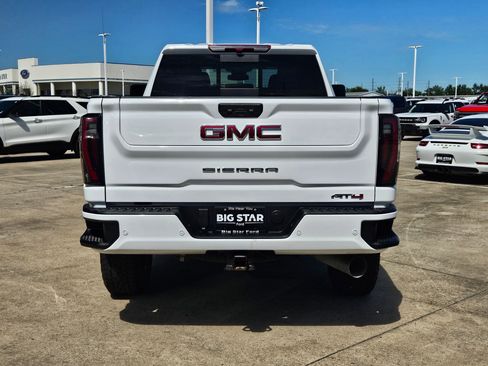 Used 2025 GMC Sierra 2500 AT4 AWD/4WD image 6