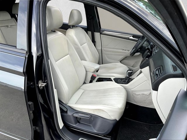 Used 2023 Volkswagen Tiguan SE R-Line FWD image 9