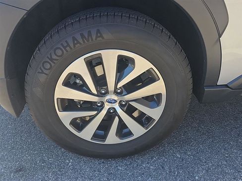 Used 2025 Subaru Outback Premium image 4