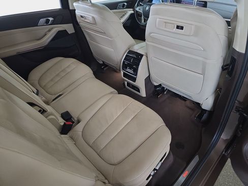 Used 2019 BMW X7 xDrive40i w/ Premium Package AWD/4WD image 16
