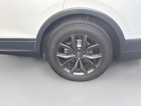 Used 2023 Volkswagen Tiguan SE FWD image 11